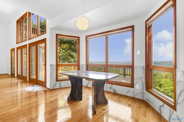 5000 Sunset Bluff SE, Huntsville, AL 35803