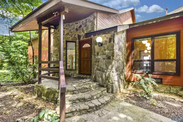 5000 Sunset Bluff SE, Huntsville, AL 35803