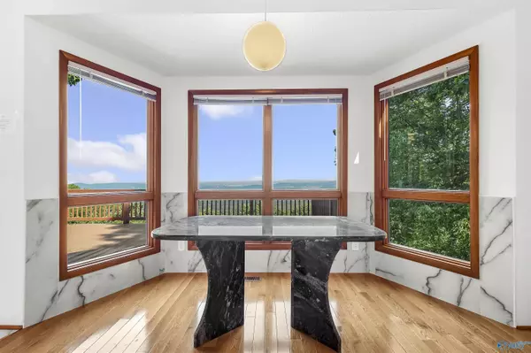 5000 Sunset Bluff SE, Huntsville, AL 35803