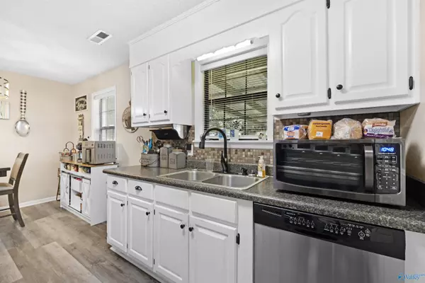 443 Gum Springs Road, Hartselle, AL 35640