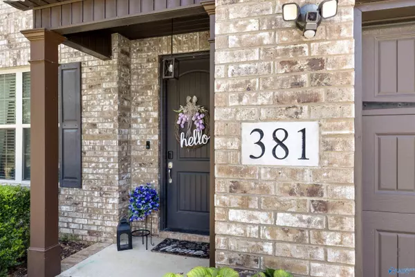 381 Willow Bank Circle, Decatur, AL 35603