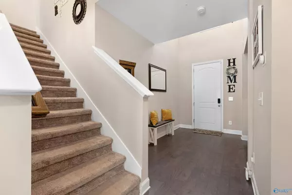 381 Willow Bank Circle, Decatur, AL 35603