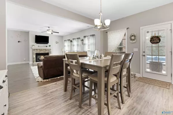 381 Willow Bank Circle, Decatur, AL 35603