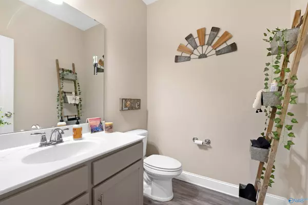 381 Willow Bank Circle, Decatur, AL 35603