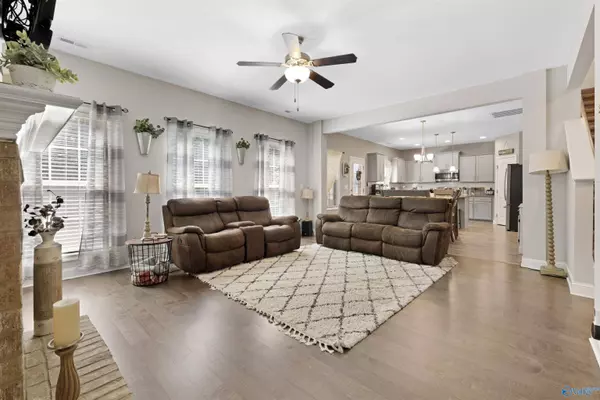 381 Willow Bank Circle, Decatur, AL 35603