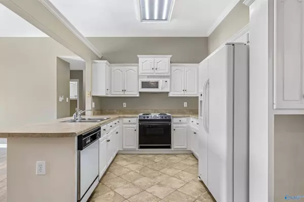 3018 Aztec Drive, Decatur, AL 35603