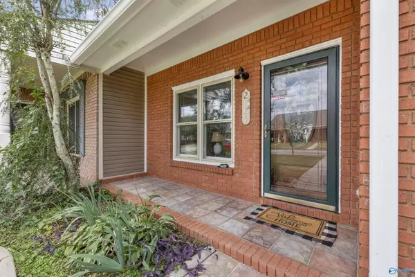 2125 Yorkshire Drive SE, Decatur, AL 35603