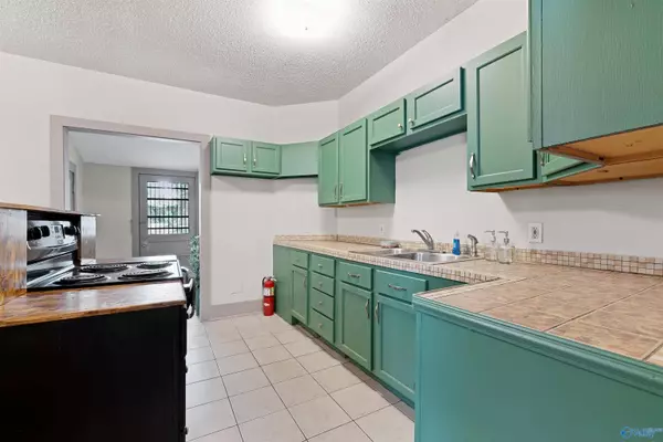 310 6th Avenue NW, Decatur, AL 35601