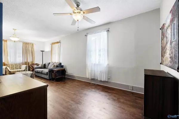 310 6th Avenue NW, Decatur, AL 35601