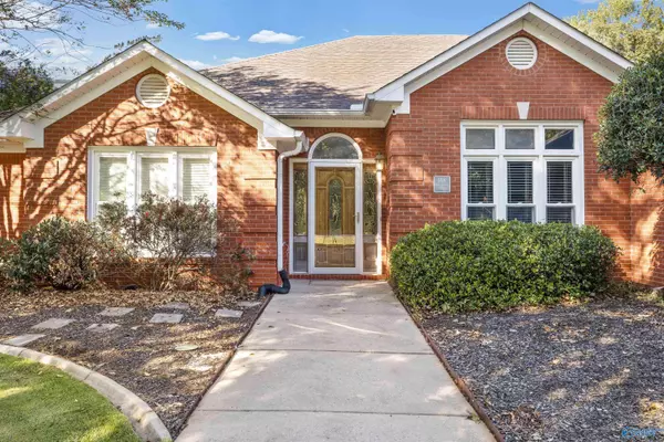 148 Cove Creek Drive, Decatur, AL 35603