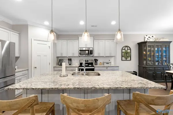 217 Willow Bank Circle, Decatur, AL 35603