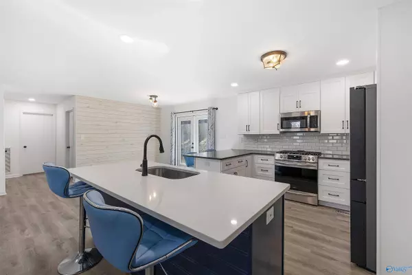 153 Autumnwood Trail, Decatur, AL 35603