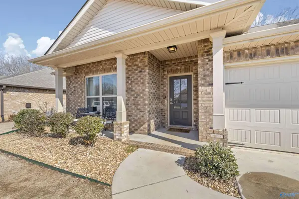 361 Willow Bank Circle, Decatur, AL 35603