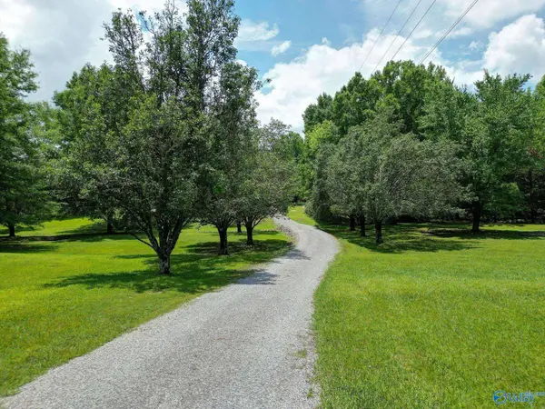 737 Community Lane, Hartselle, AL 35640
