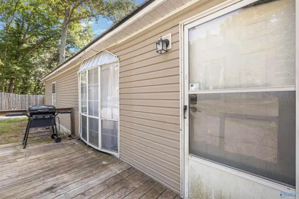 89 Red Bud Lane, Decatur, AL 35603