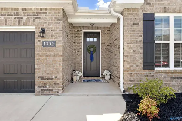 1902 Dawn Court SE, Hartselle, AL 35640