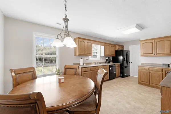 102 Meadowlark Drive, Hartselle, AL 35640