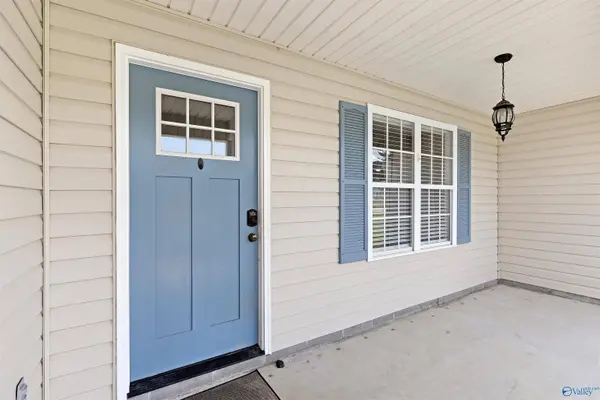 102 Meadowlark Drive, Hartselle, AL 35640