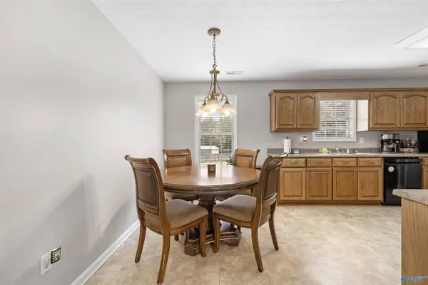 102 Meadowlark Drive, Hartselle, AL 35640
