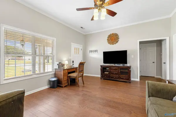 102 Meadowlark Drive, Hartselle, AL 35640