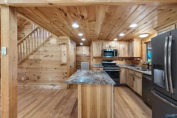 1379 Perkins Wood Road, Hartselle, AL 35640