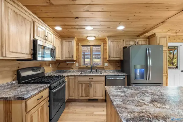 1379 Perkins Wood Road, Hartselle, AL 35640