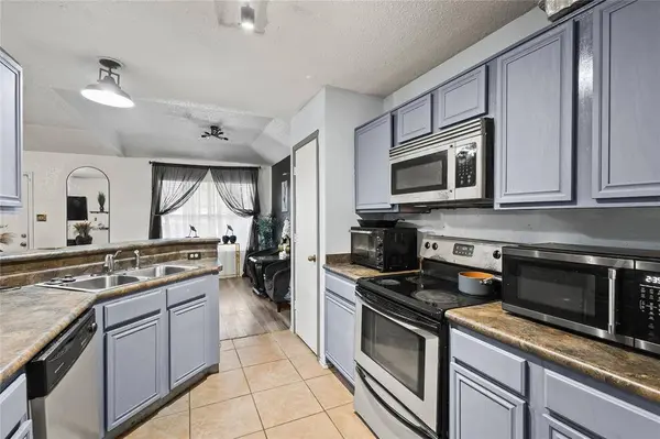 2831 Saint Johns Avenue, Lancaster, TX 75146