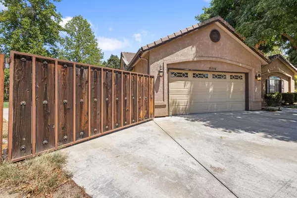 2338 E Evergreen Avenue, Visalia, CA 93292