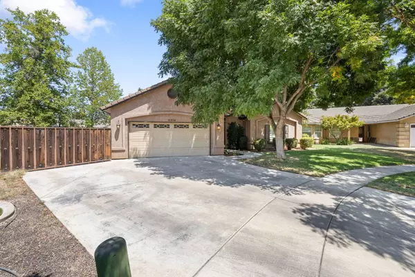 2338 E Evergreen Avenue, Visalia, CA 93292
