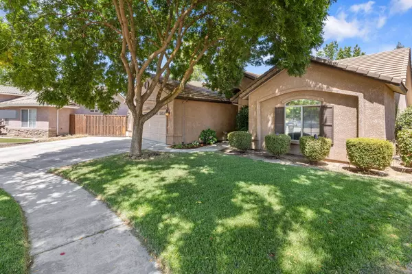 2338 E Evergreen Avenue, Visalia, CA 93292