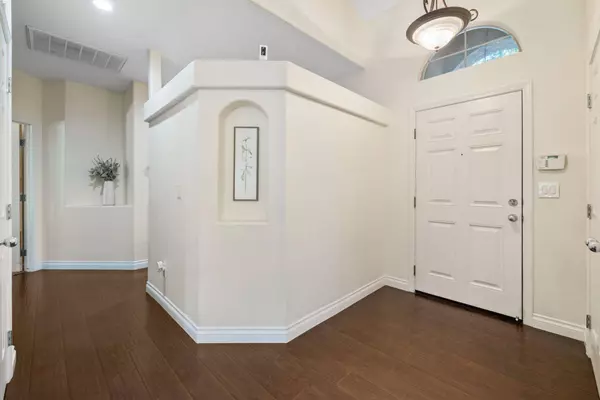 2338 E Evergreen Avenue, Visalia, CA 93292