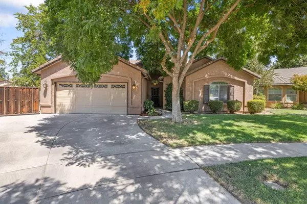 2338 E Evergreen Avenue, Visalia, CA 93292