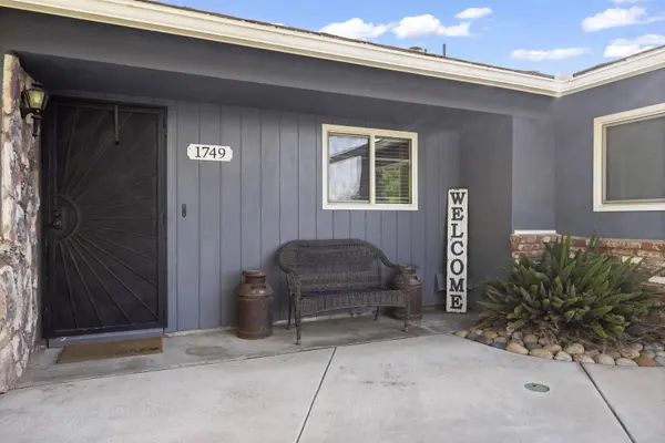 1749 E Kohn Avenue, Tulare, CA 93274