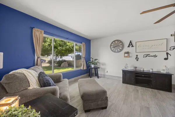 1749 E Kohn Avenue, Tulare, CA 93274