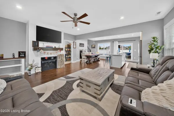 587 Montrose Dr, Bowling Green, KY 42104