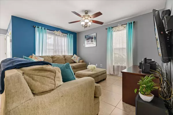 2464 FORMAX DR, Orlando, FL 32828