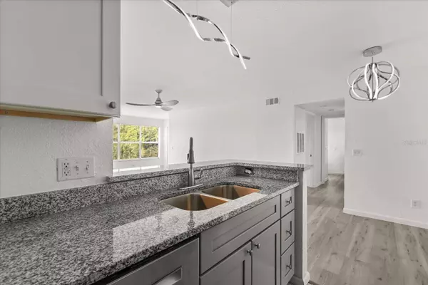 5168 CONROY RD #25, Orlando, FL 32811