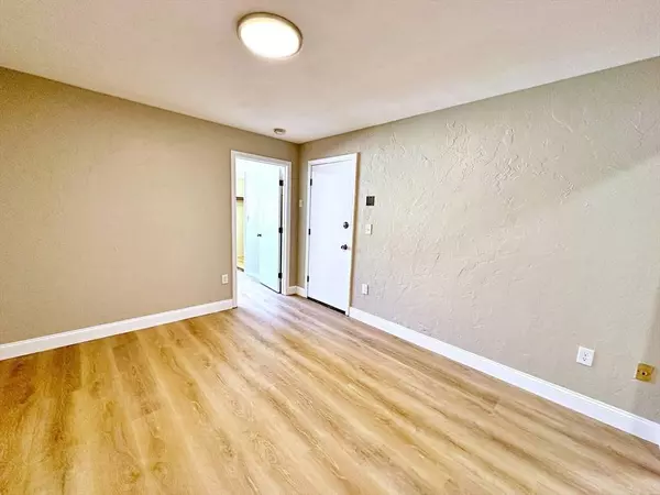 89 Cottage St #3, Boston, MA 02128