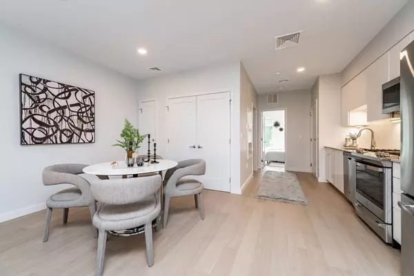 5 Lisbon St #202, Boston, MA 02128