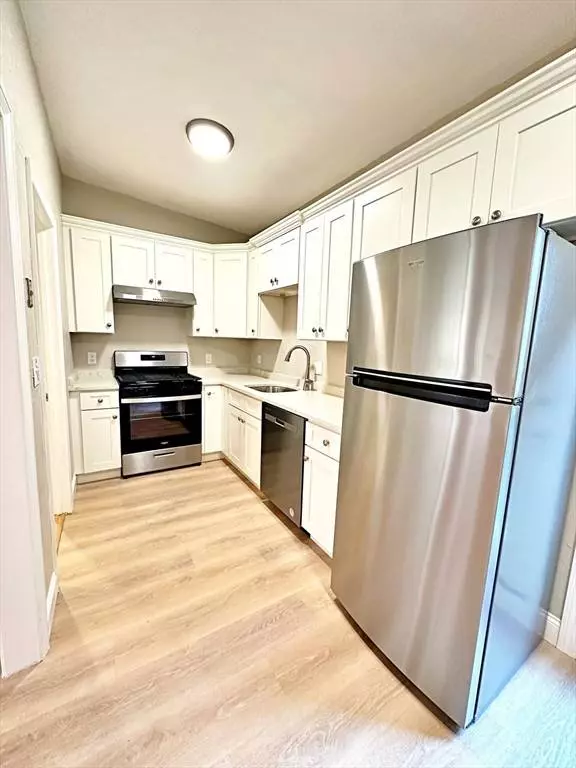 89 Cottage St #3, Boston, MA 02128