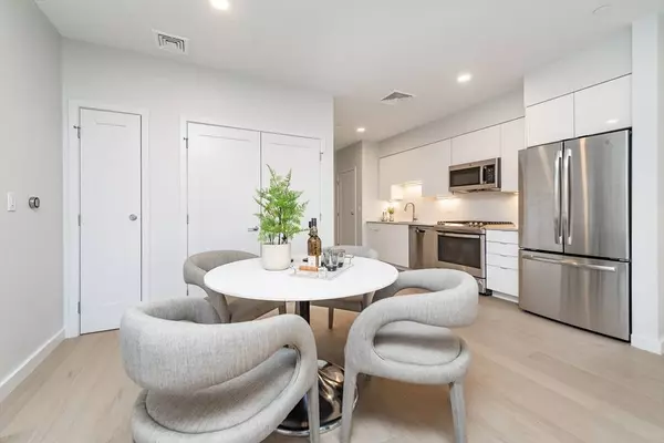 5 Lisbon St #202, Boston, MA 02128