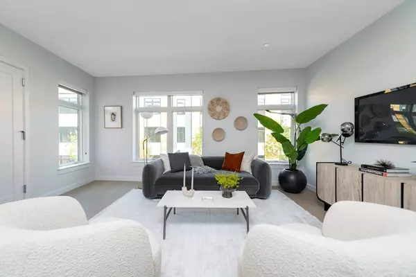 5 Lisbon St #202, Boston, MA 02128