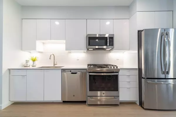 5 Lisbon St #202, Boston, MA 02128