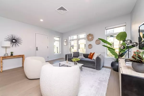 5 Lisbon St #202, Boston, MA 02128