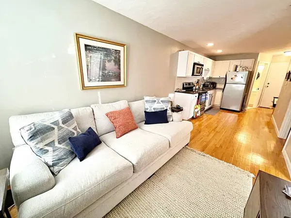 160 Cottage St #302, Boston, MA 02128