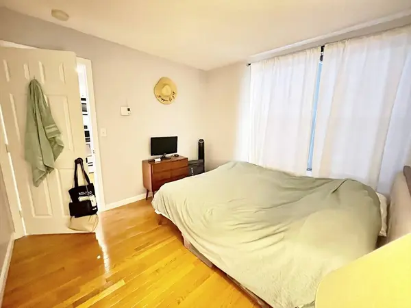 160 Cottage St #302, Boston, MA 02128