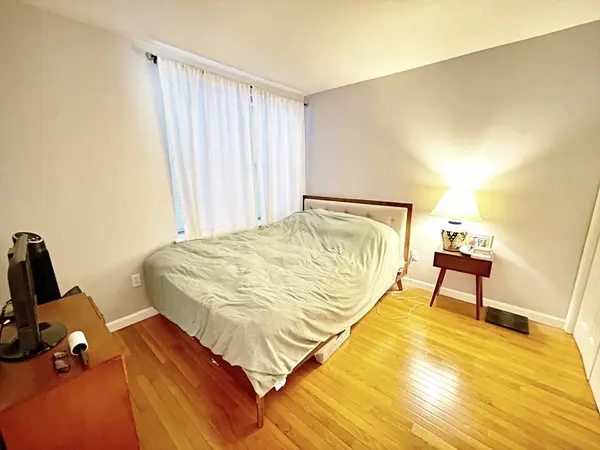 160 Cottage St #302, Boston, MA 02128