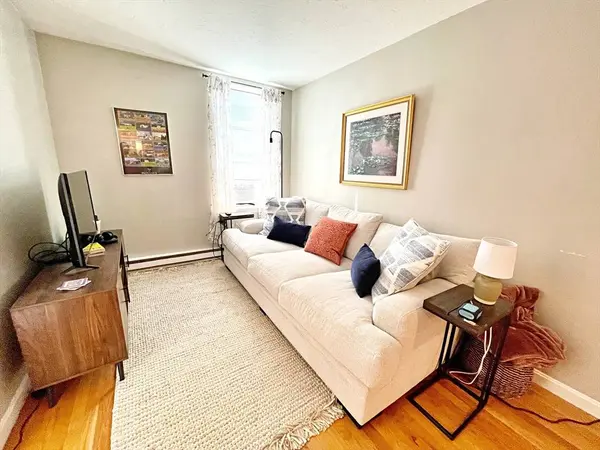 160 Cottage St #302, Boston, MA 02128