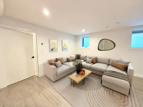 182 Webster St #1, Boston, MA 02128