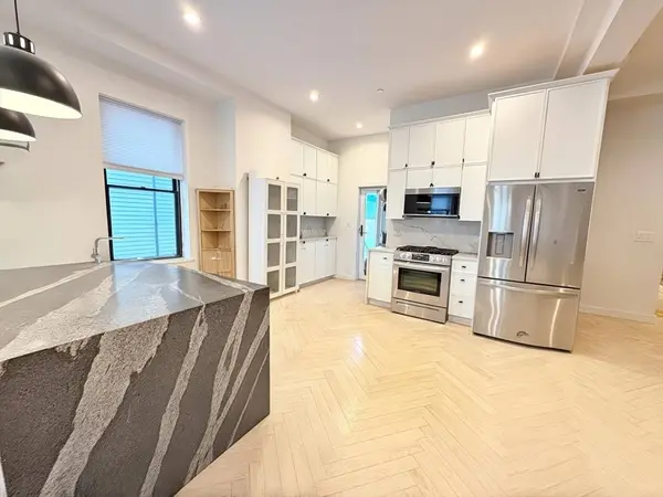 182 Webster St #1, Boston, MA 02128